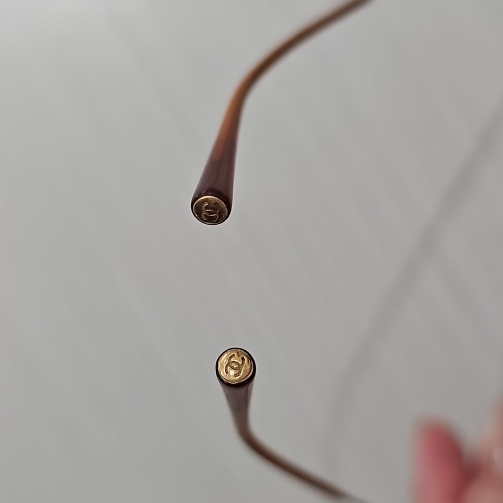 CHANEL Brushed Gold Eyewear - Picture 5 of 6